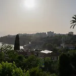 Quena Ξενοδοχείο *