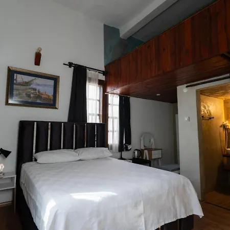 Quena Otel *