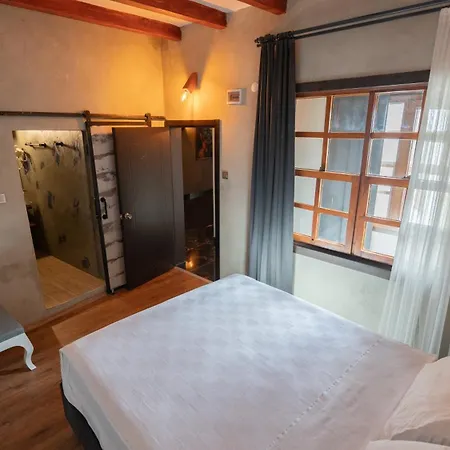 Quena Otel *